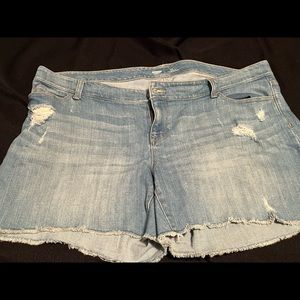 Old Navy Women’s distressed jean shorts size 20